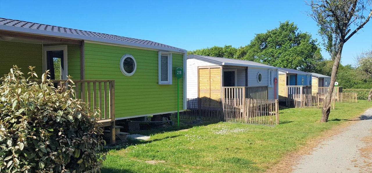 Camping Insolite Le Haut Village Saint-Michel-Chef-Chef Eksteriør billede