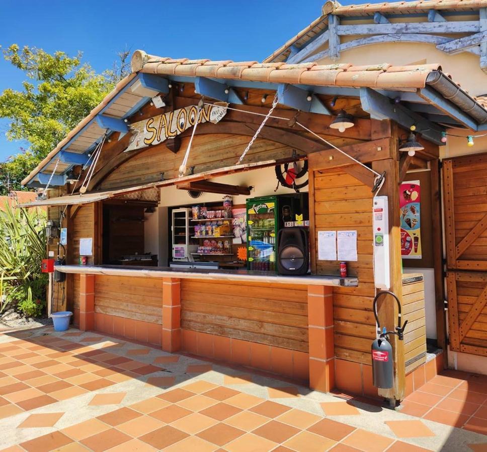 Camping Insolite Le Haut Village Saint-Michel-Chef-Chef Eksteriør billede