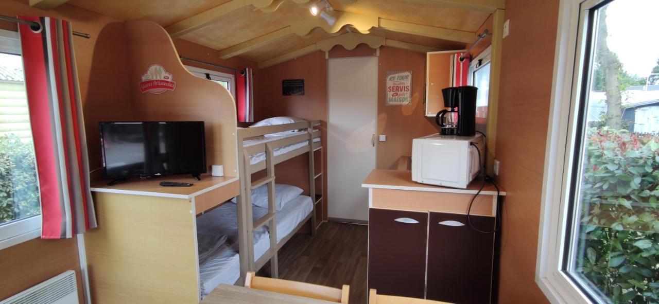 Camping Insolite Le Haut Village Saint-Michel-Chef-Chef Eksteriør billede