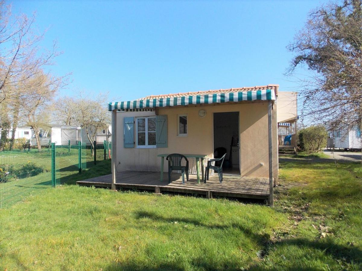 Camping Insolite Le Haut Village Saint-Michel-Chef-Chef Eksteriør billede