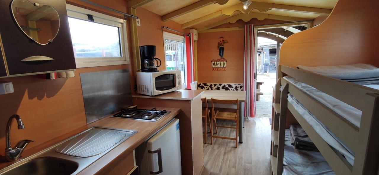 Camping Insolite Le Haut Village Saint-Michel-Chef-Chef Eksteriør billede
