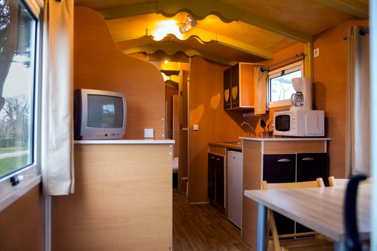 Camping Insolite Le Haut Village Saint-Michel-Chef-Chef Eksteriør billede